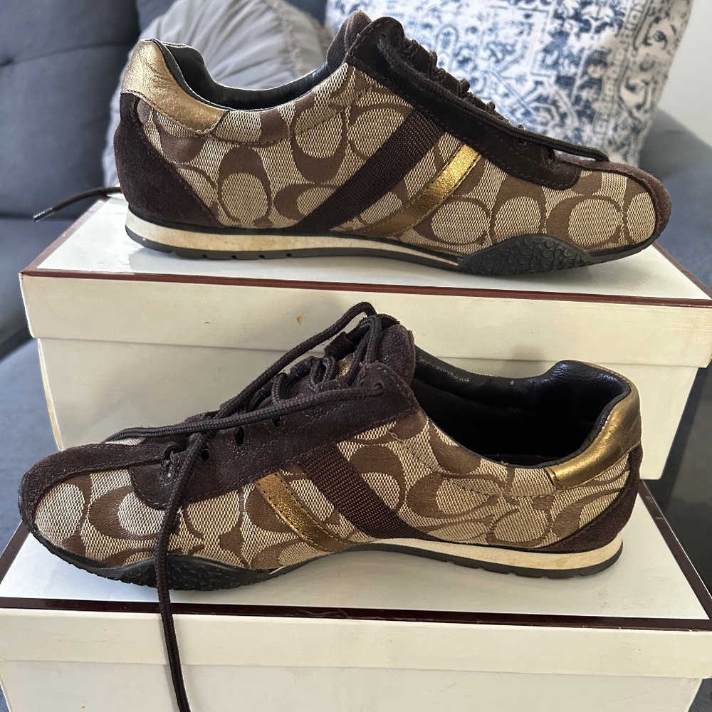 Coach Women’s Katelyn Monogram sneakers in a size 6M